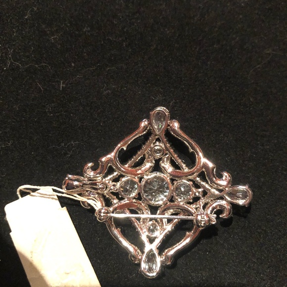 NWT stunning Nadri CZ and rhodium plated brooch fit for a Queen or Princess - Picture 3 of 4